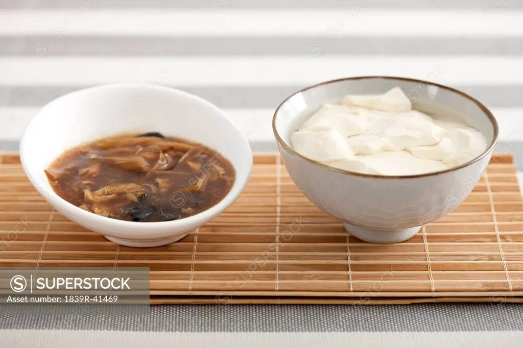 Traditional Chinese breakfast bean curd jelly
