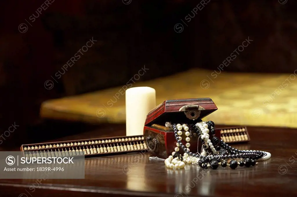 Traditional Chinese Jewelry Box With Pearl Necklaces