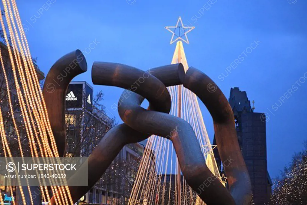 Germany, Berlin, Kurfurstendamm, Christmas, the 'Berlin' sculpture