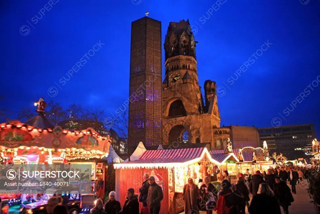 Germany, Berlin, Kurfurstendamm, Christmas market, Kaiser Wilhelm Memorial Church