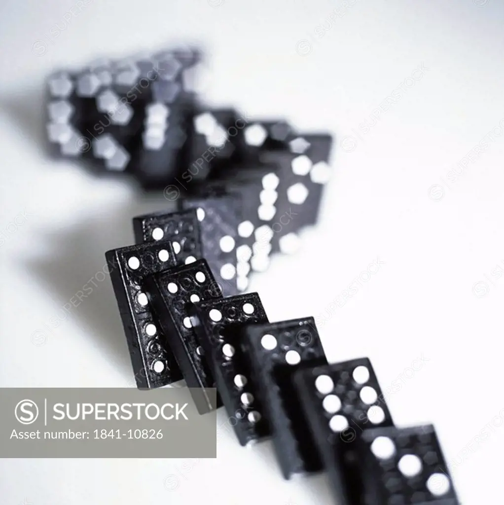 Close_up of falling row of dominoes