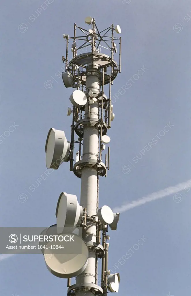 Microwave antenna on telecommunication tower