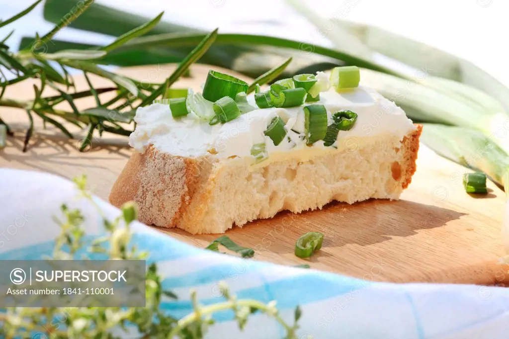 Bread with cream cheese and chive