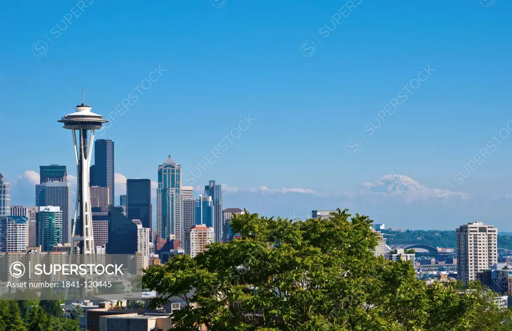 Skyline of Seattle with Space Needle and Mount Rainier in background, Washington, USA