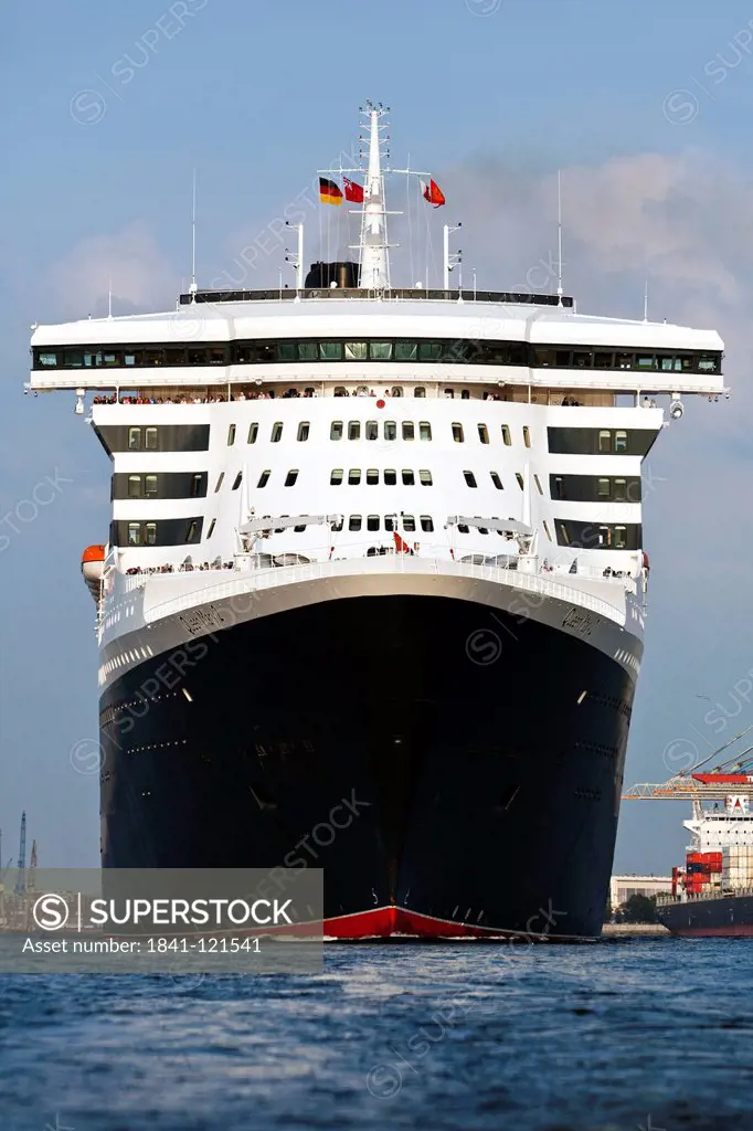 Cruis liner Queen Mary 2 sailng from Hamburg Harbour, Hamburg, Germany, Europe