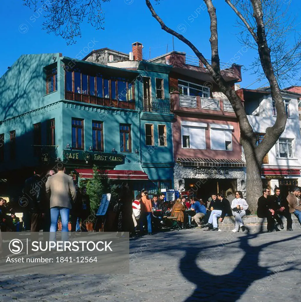 Tourists in front of restaurant, Istanbul, Turkey