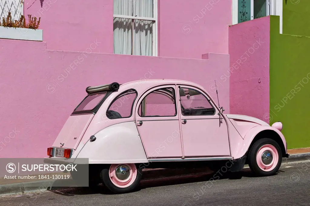 Citroen 2CV in front of colourful houses, Malay Quarter, Cape Town, Western Cape, South Africa, Africa