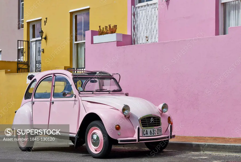 Citroen 2CV in front of colourful houses, Malay Quarter, Cape Town, Western Cape, South Africa, Africa