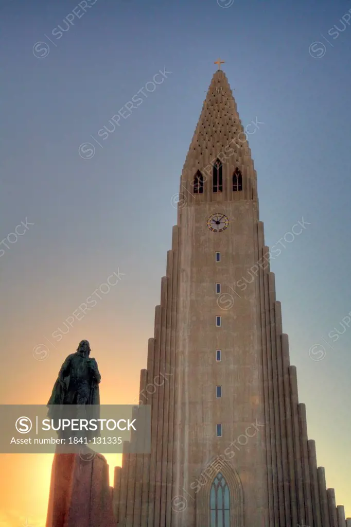 Headline: Statue Leif Eriksson and Hallgrímskirkja, Reykjavik, Iceland, Europe