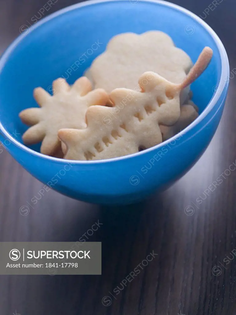 Leaf shaped cookie with Merry Xmas written in bowl
