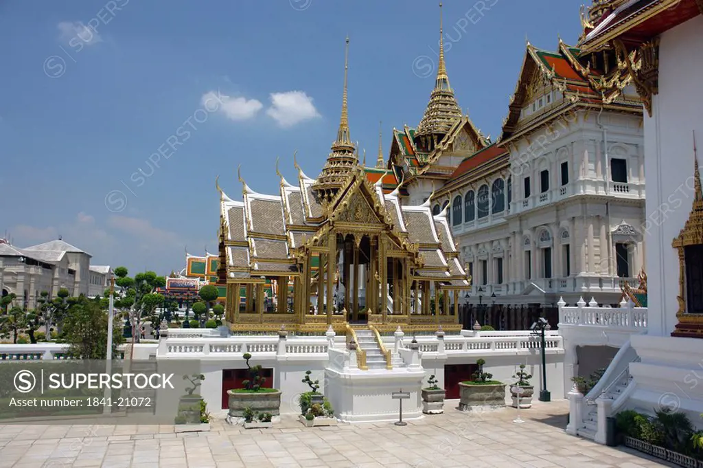 Courtyard of palace, Chakri Maha Prasat Hall, Grand Palais, Bangkok, Thailand