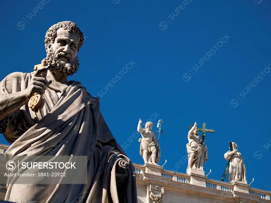 Petrus statue, St. Peter´s Square, Rom, Italy