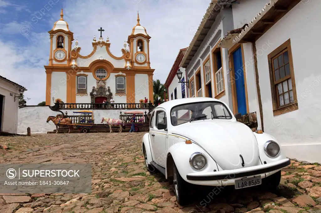View of Santo Antonio Church, car in the foreground, Tiradentes, Minas Gerais, Brazil