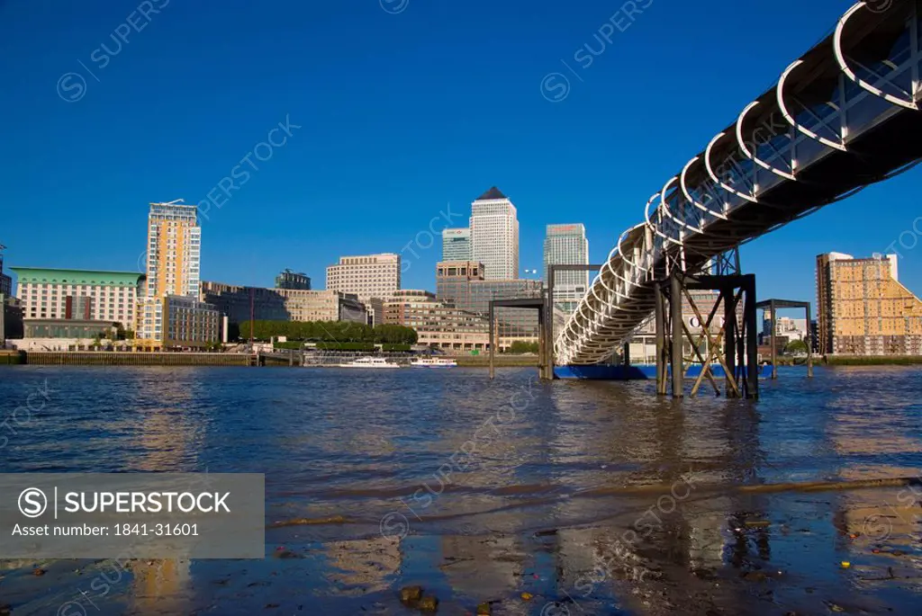Buildings at waterfront, Tower Hamlets, Canary Wharf, Isle of Dogs, Thames River, London, England