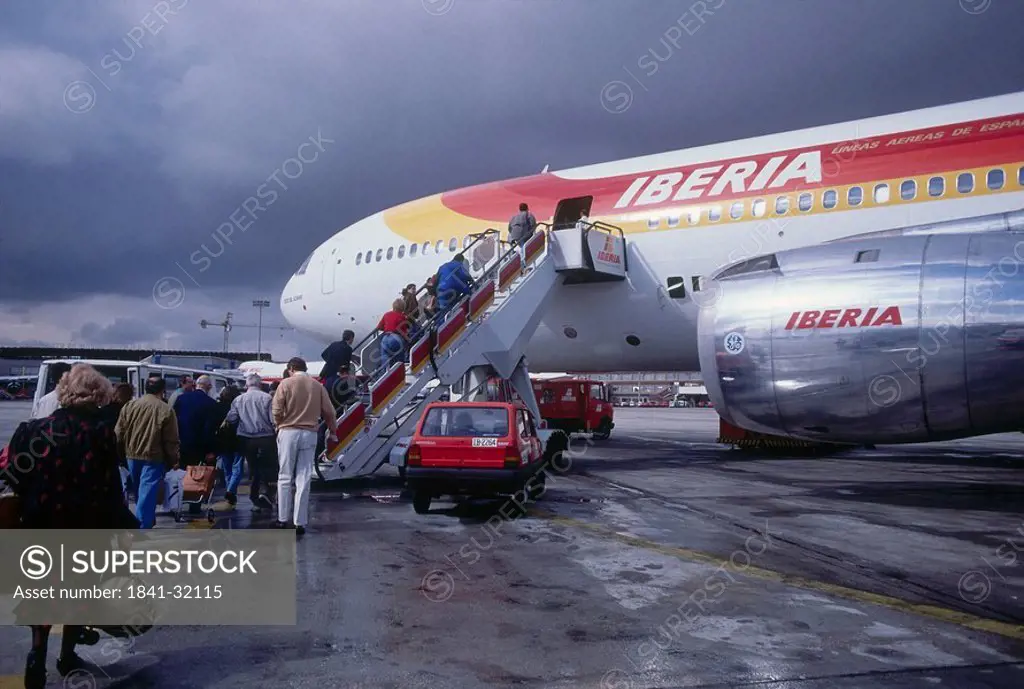 Passengers boarding airplane, Madrid_Barajas Airport, Barajas, Madrid, Spain