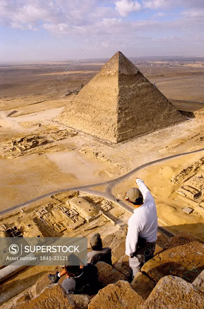 Tourists looking at Pyramid of Gizeh, Kairo, Egypt, elevated view