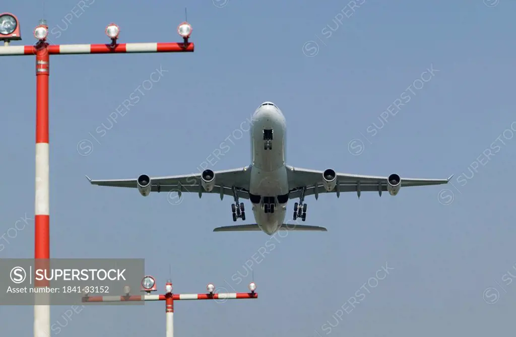 Airbus A340 landing, view from below