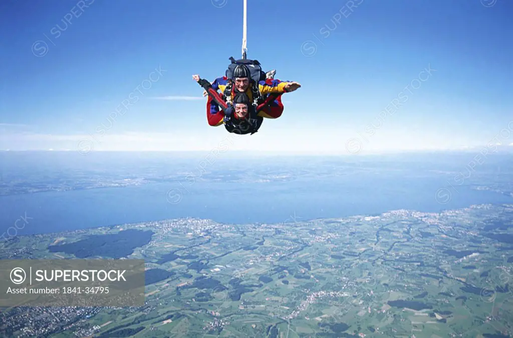 Skydivers falling towards ground