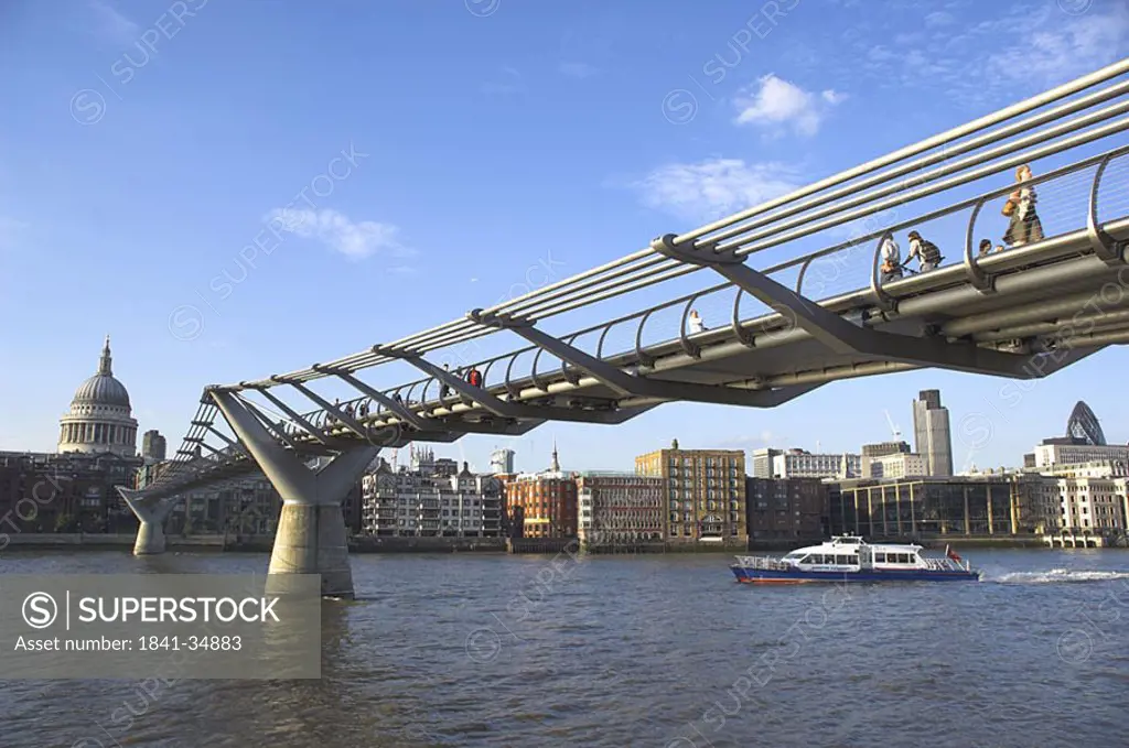 Millennium Footbridge across Thames River leading toward St Paul´s cathedral, London, England