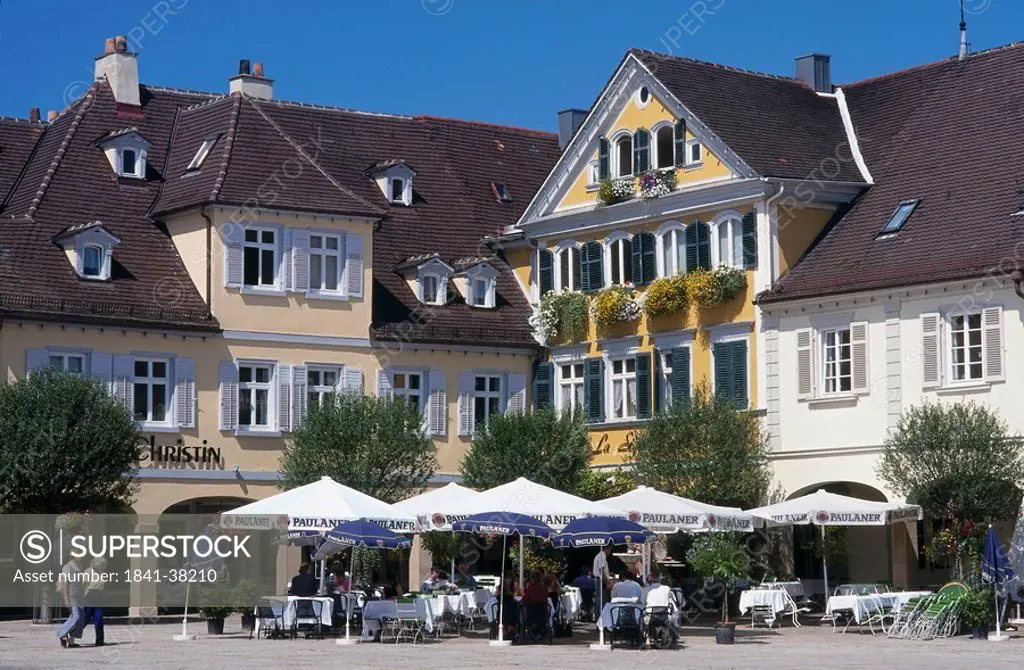 Tourists at outdoor cafe, Ludwigsburg, Baden_Wurttemberg, Germany