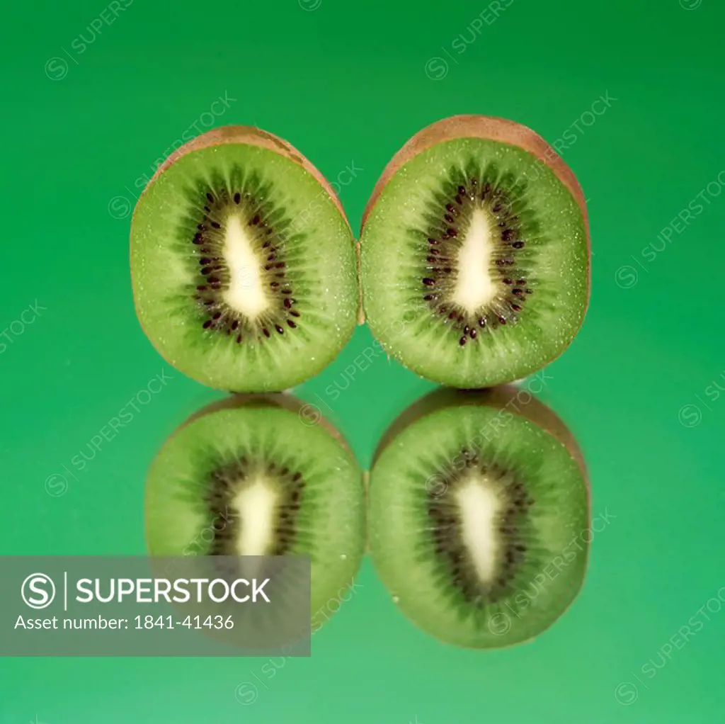 Close_up of two halves of kiwi