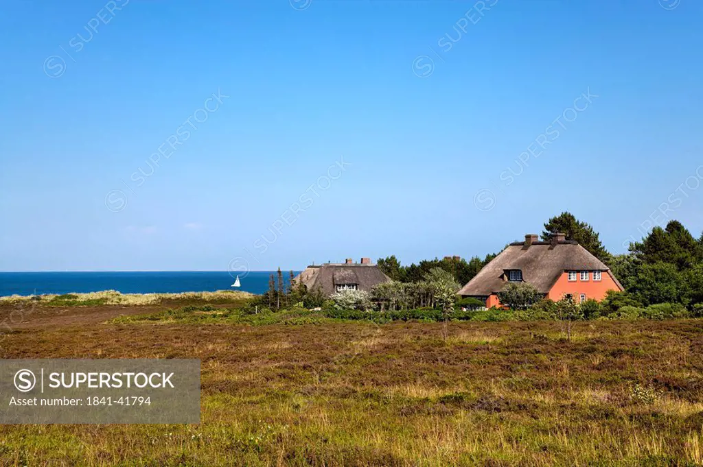 Thatched_roof houses in Wenningstedt_Braderup, Sylt, Germany