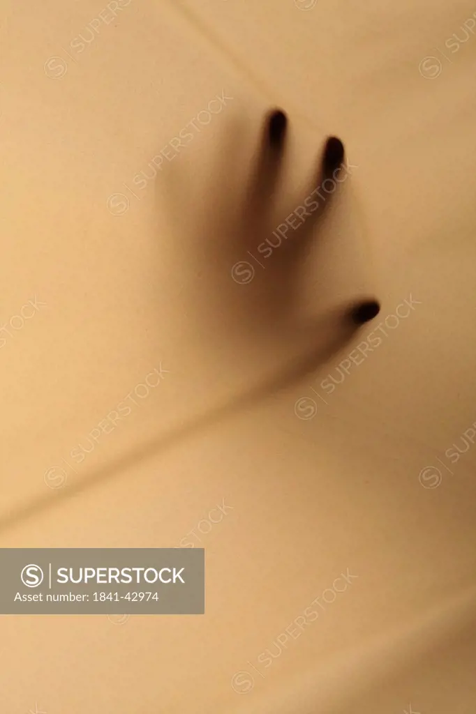 Close_up of shadow of person´s hand
