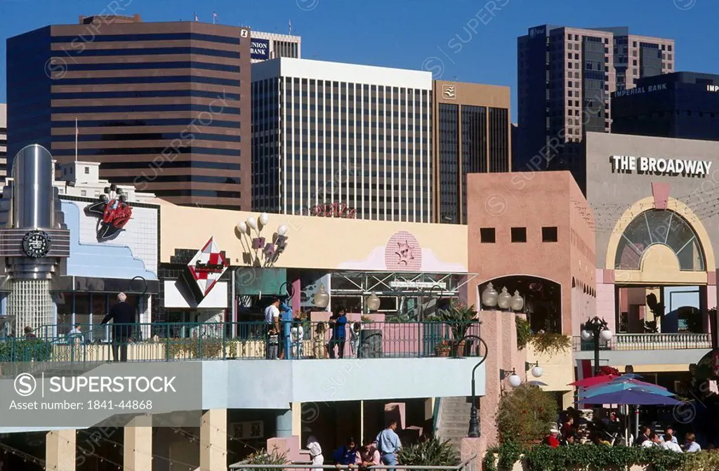 Tourists at shopping mall, Horton Plaza, San Diego, California, USA