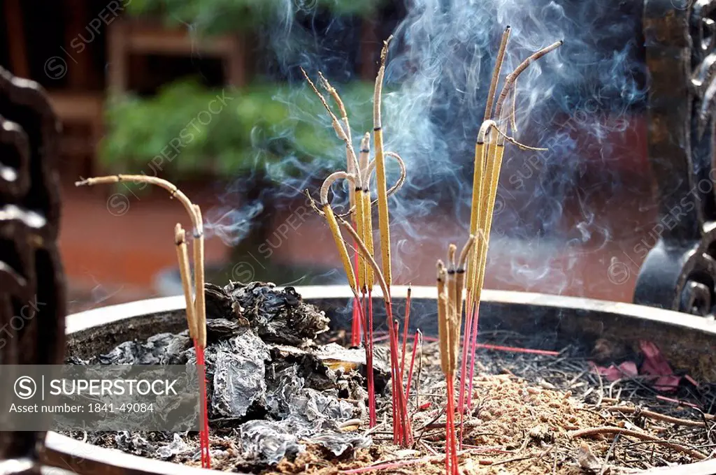 Burning joss sticks, Tran Quoc Tempel, Hanoi, Vietnam, close_up