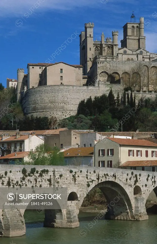 Bridge with cathedral in background, St Nazaire Bridge, Cathedrale St_Nazaire, Canal du Midi, Beziers, Saint Nazaire, Languedoc_Roussillon, France