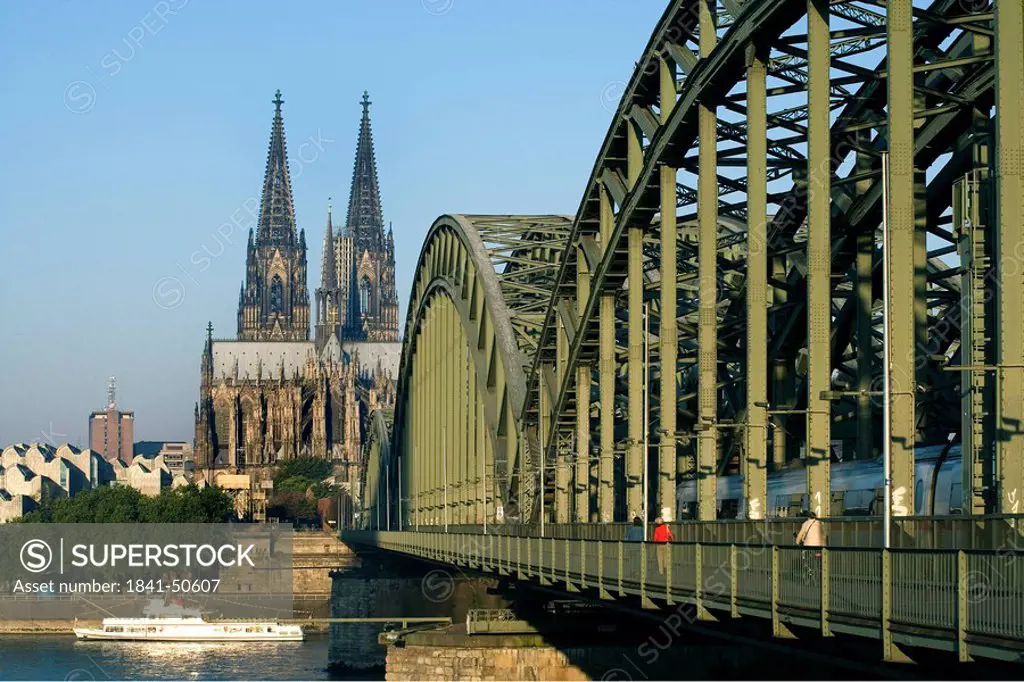 Bridge across river, Hohenzollern Bridge, Cologne Cathedral, Cologne, Rhineland, North Rhine_Westphalia, Germany