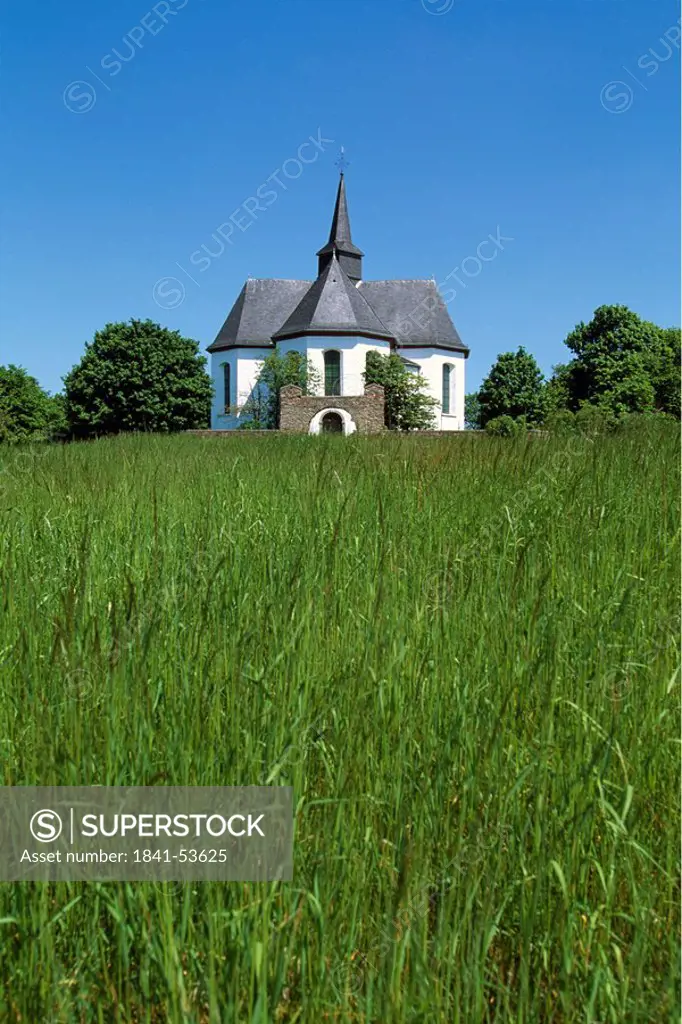 Chapel in meadow, Bad Camberg, Limburg_Weilburg, Hesse, Germany