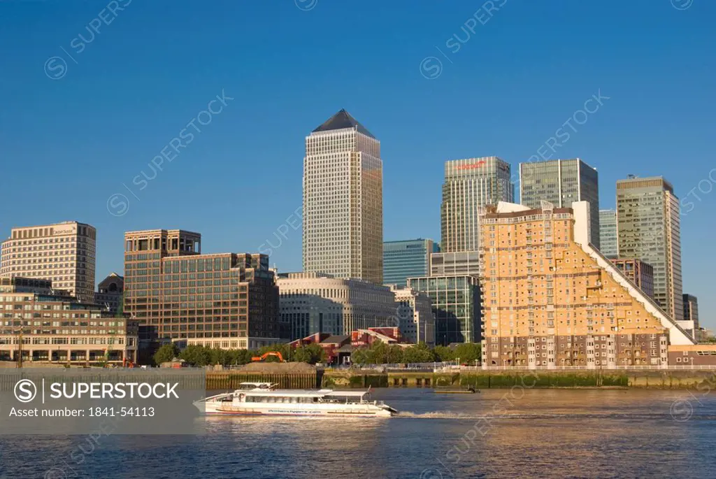 Buildings at waterfront, Tower Hamlets, Canary Wharf, Isle of Dogs, Thames River, London, England