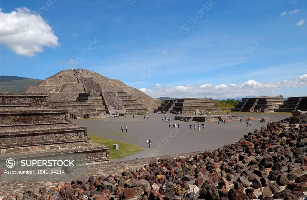 Tourists at archaeological site, Moon Pyramid, Teotihuacan, Mexico