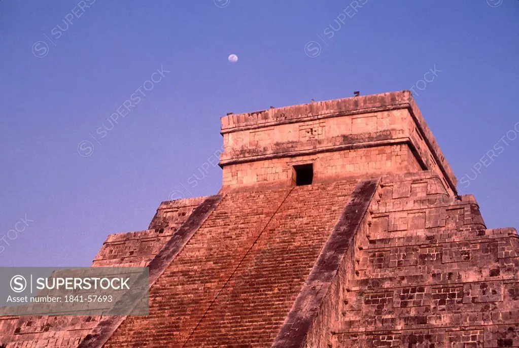 Low angle view of pyramid, Pyramid Of Kukulcan, Chichen Itza, Yucatan, Mexico