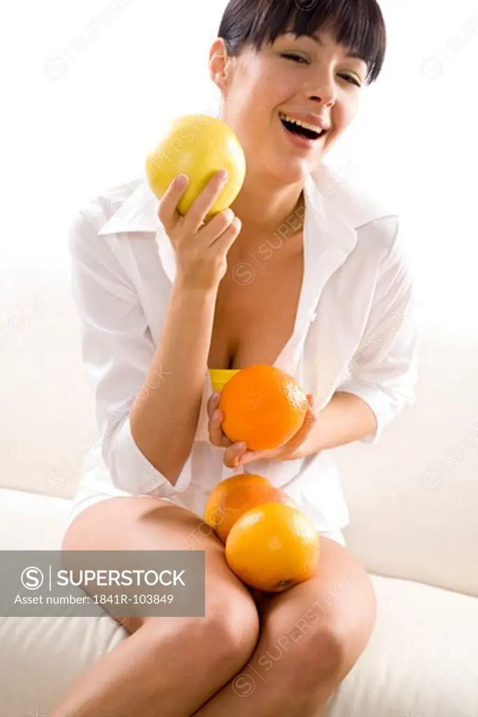 girl with fruits