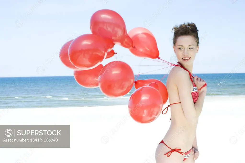 woman with balloonsÜon beach