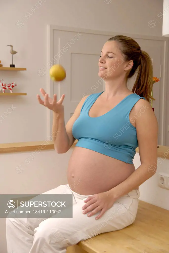 Pregnant woman with apple