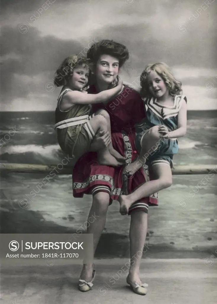 Historical picture of a mother with two girls at the seaside