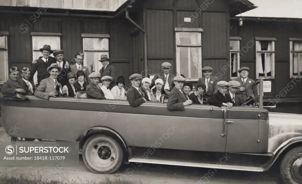 Historical picture of people sitting in a Stretch Limousine