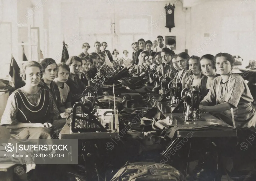 Historical picture of seamstresses in a textile factory
