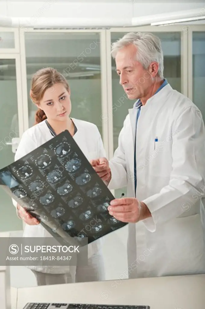 Doctor and doctor's assistant with x-ray talking