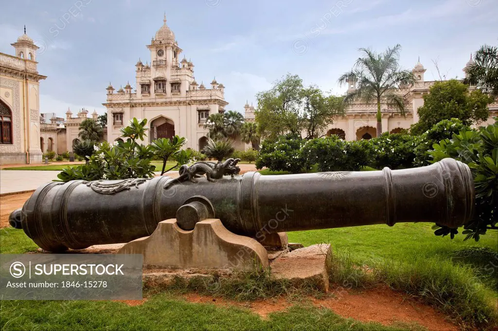 Cannon with palace in the background, Chowmahalla Palace, Hyderabad, Andhra Pradesh, India