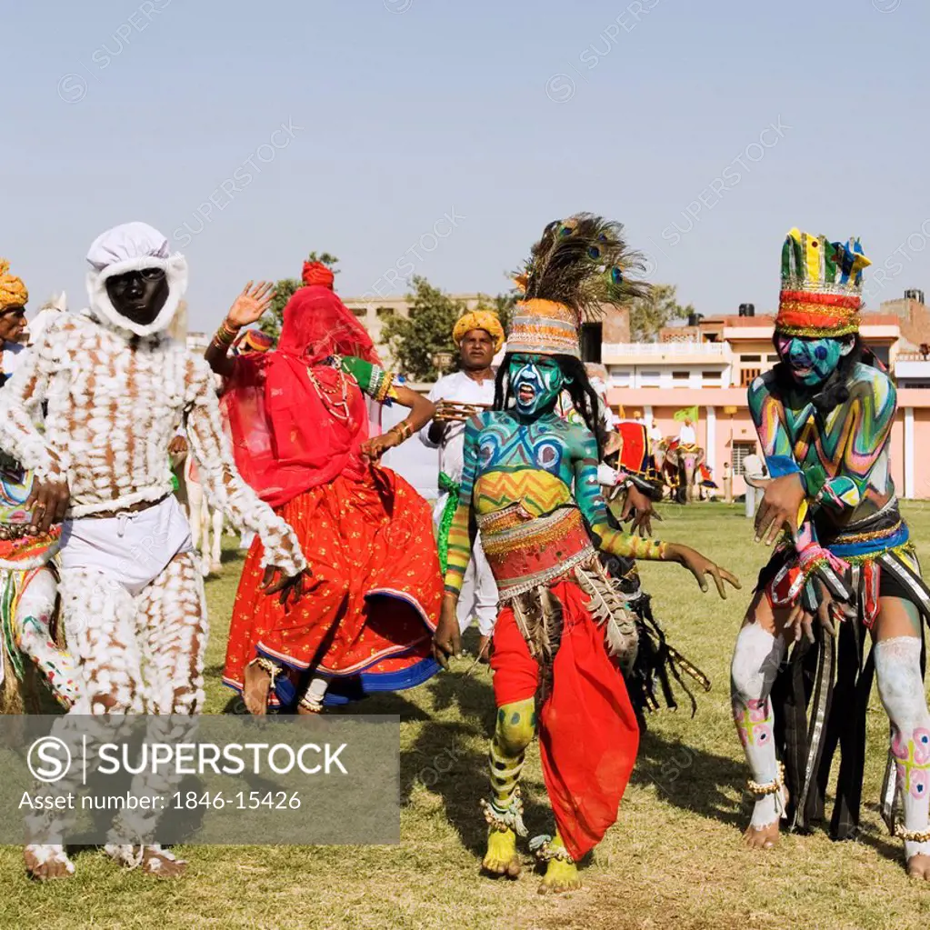 Artists performing traditional Rajasthan folk dance, Jaipur, Rajasthan, India