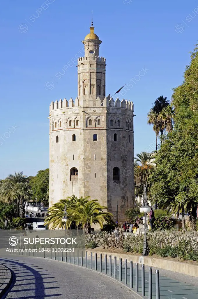Torre del Oro, Gold Tower, maritime museum, promenade, Seville, Andalusia, Spain