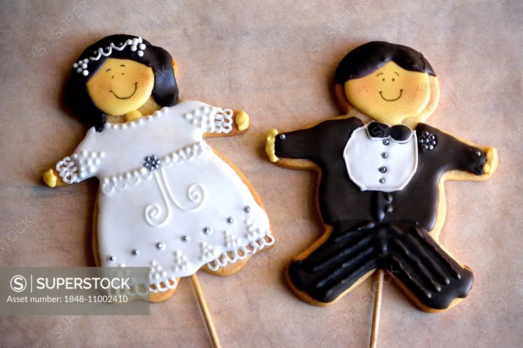 Bride and groom, cookies on a stick