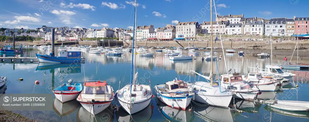 Boats in the port of Douarnenez, Département Finistère, Brittany, France