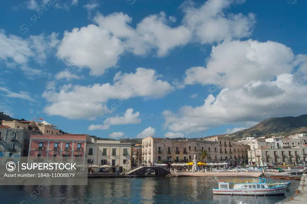 Port of Marina Corta, Lipari town, Lipari, Aeolian or Lipari Islands, Tyrrhenian Sea, southern Italy, Italy