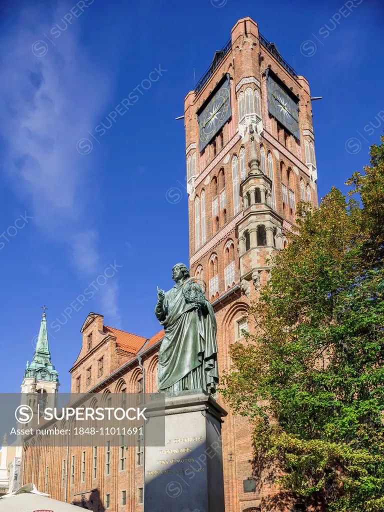 The town hall and the Nicolaus Copernicus Monument, Torun, Kujawy-Pomerania Province, Poland