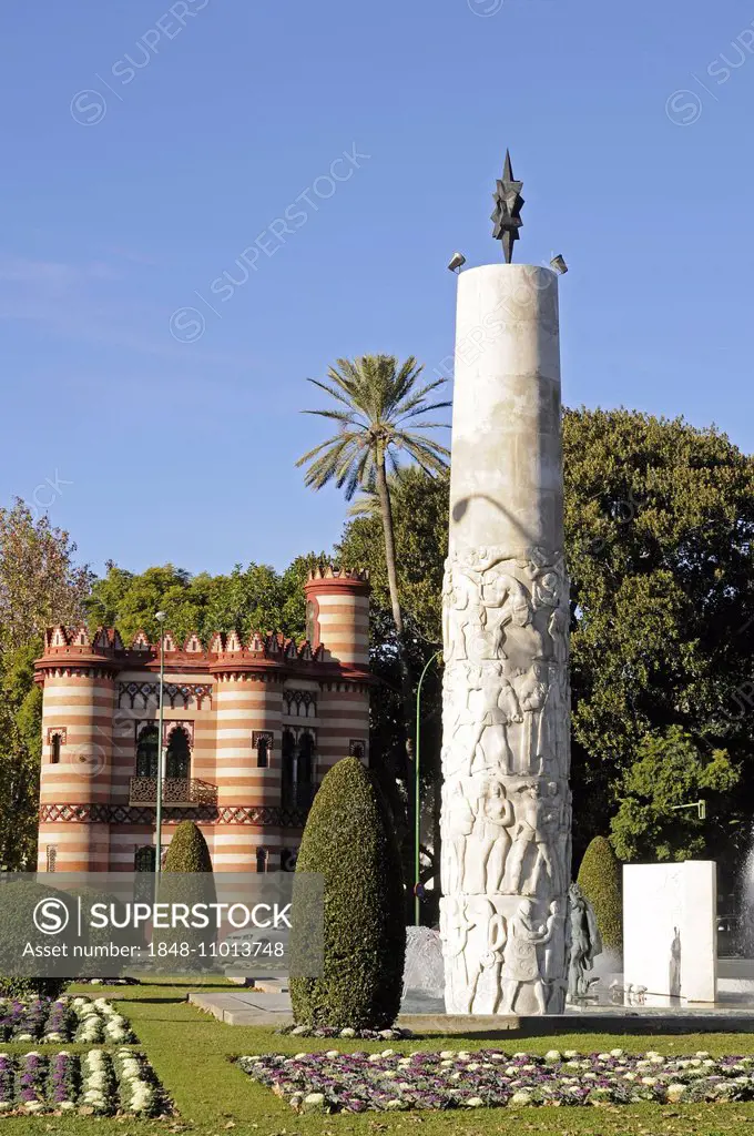 Glorieta de los Marineros, victory column, tourist information centre at the back, Seville, Andalusia, Spain
